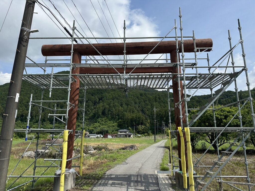 鳥居⛩️に足場を架けました！